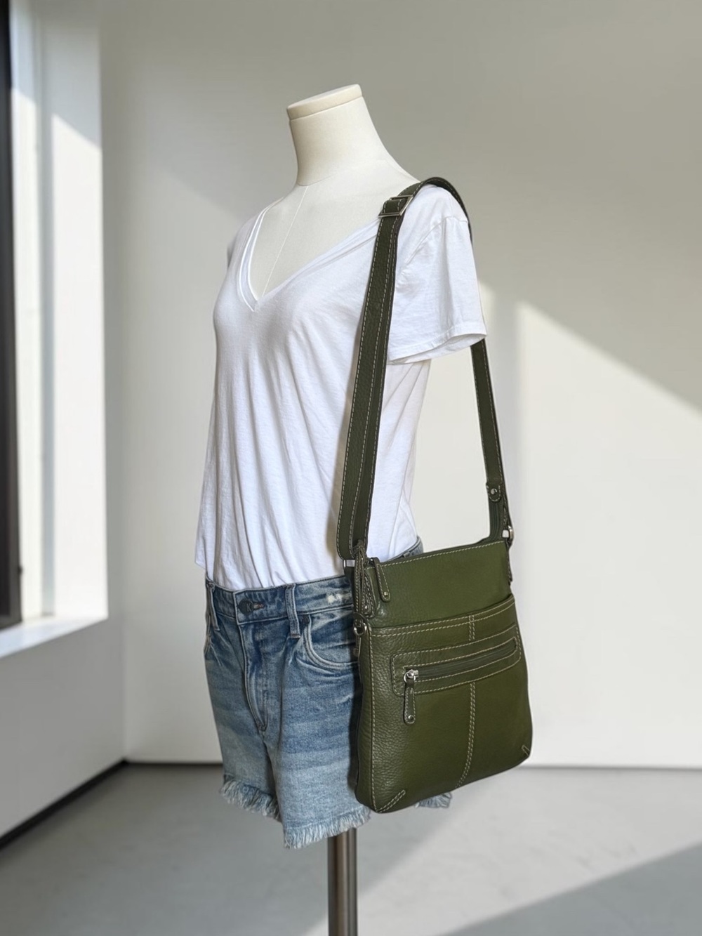Fossil Olive Green Pebbled Leather Crossbody Bag! - Picture 14 of 14
